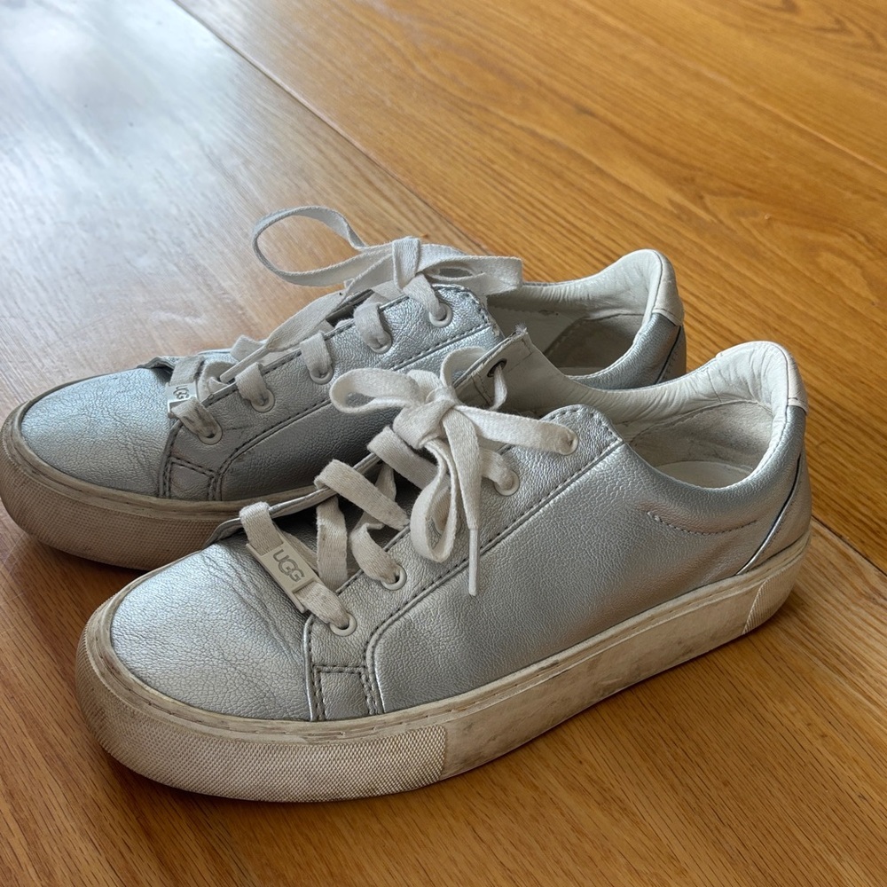 UGG Zilo metallic Women’s Silver Leather Lace-Up Sneakers size 7.5 38.5